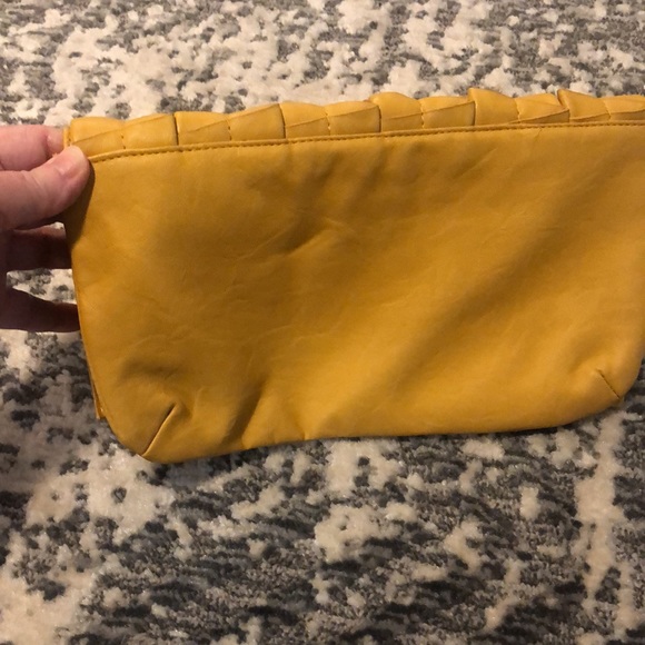 Street Level, Mustard Clutch - Picture 5 of 5